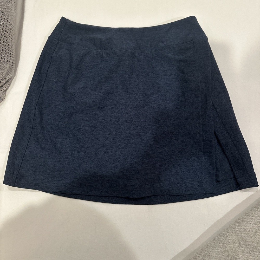 GENTLY USED OUTDOOR VOICES NAVY SKORT